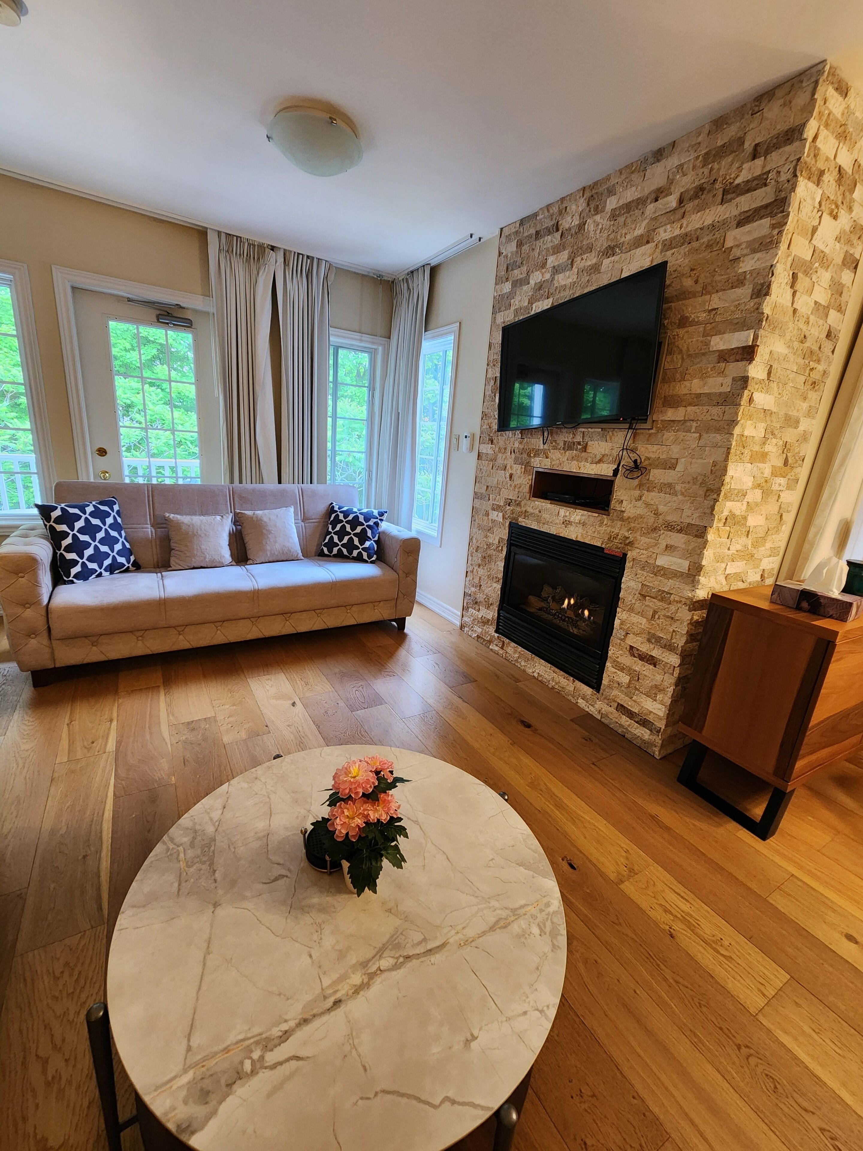 Luxe Mode One Bedroom Unit with Jacuzzi