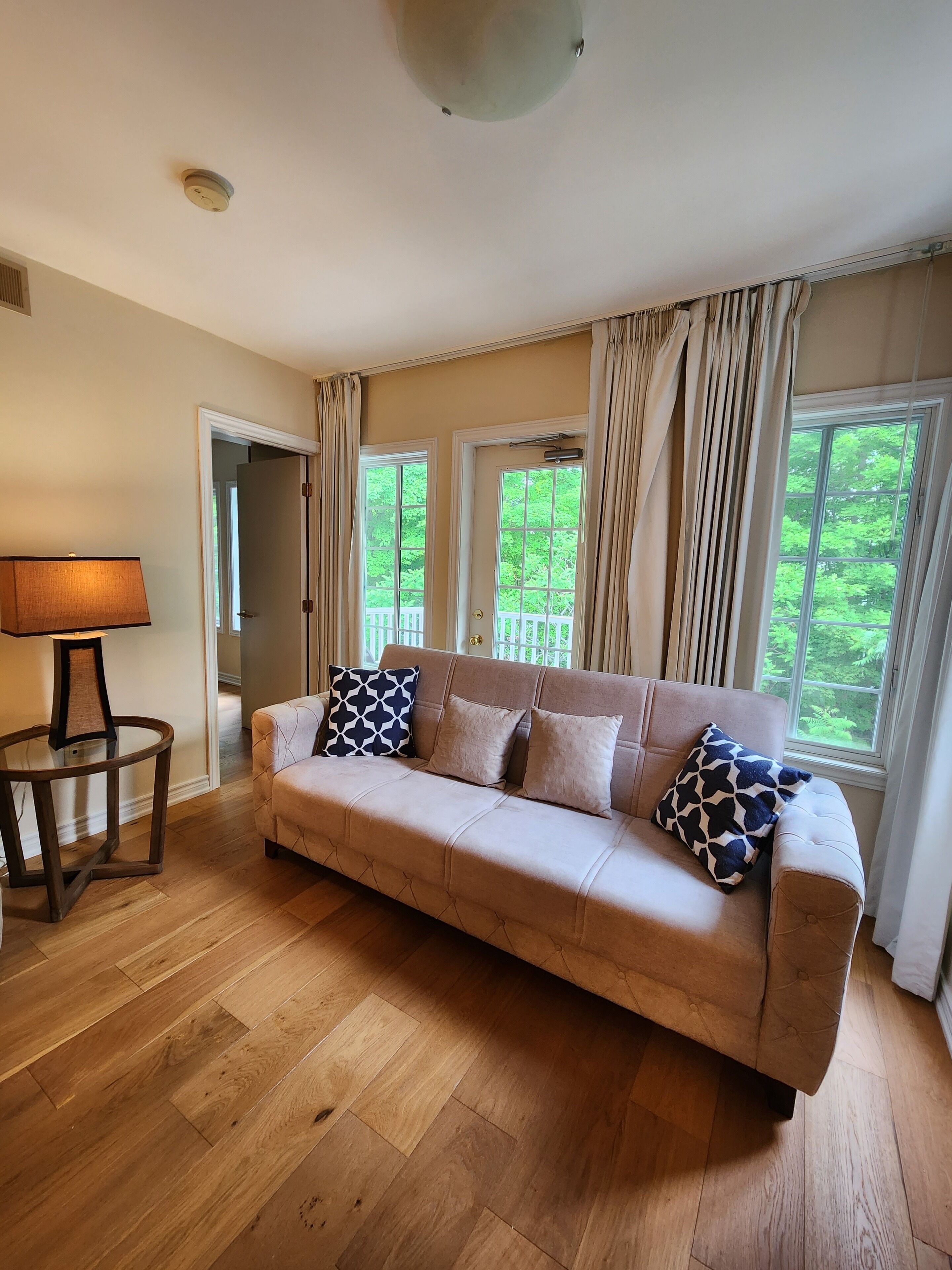 Luxe Mode One Bedroom Unit with Jacuzzi