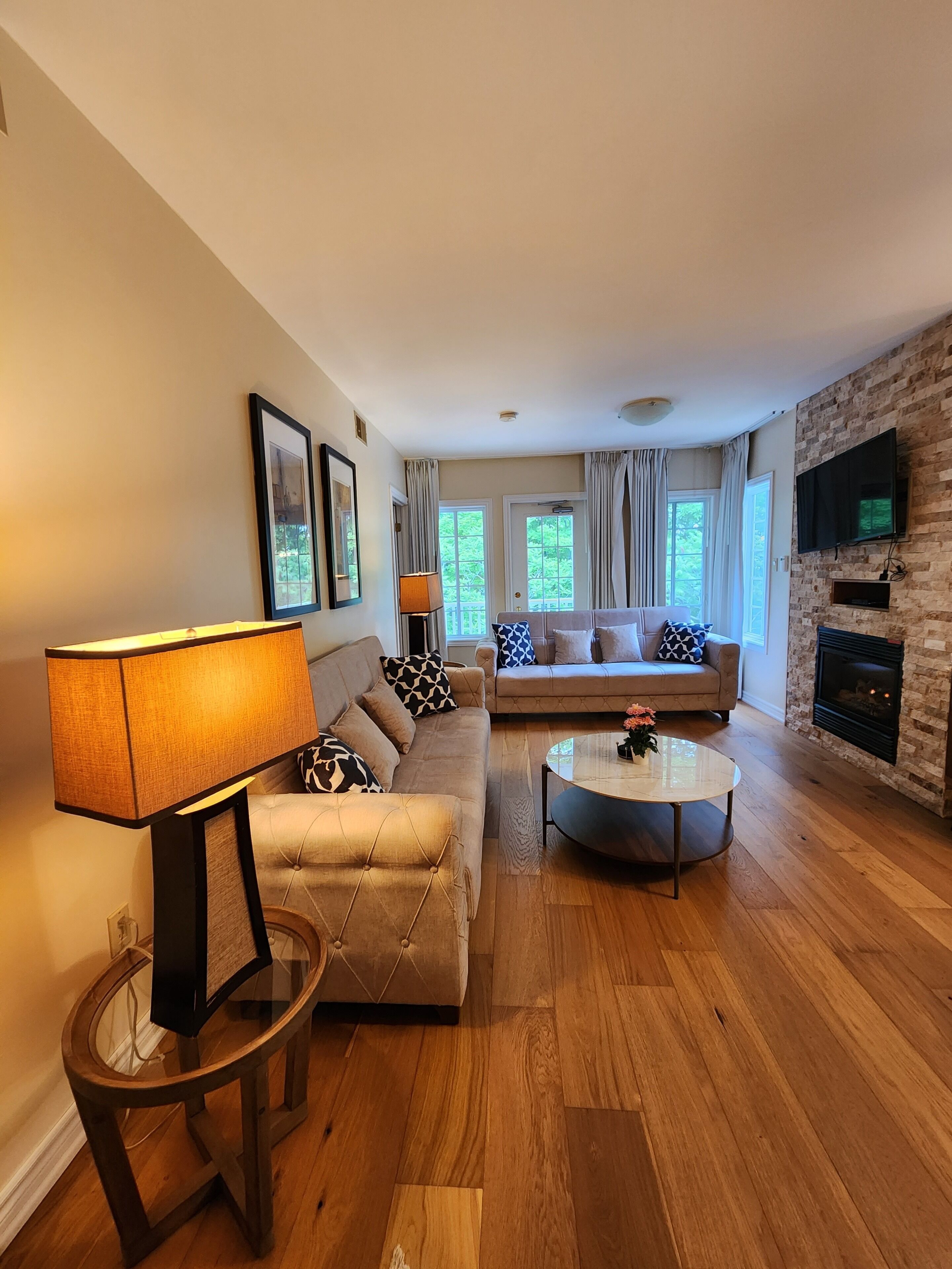 Luxe Mode One Bedroom Unit with Jacuzzi