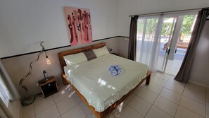 2 bedrooms, in-room safe, desk, iron/ironing board