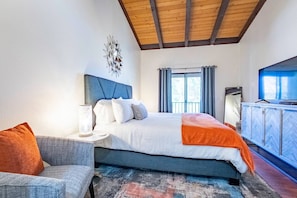 2 Schlafzimmer, Schreibtisch, Bügeleisen/Bügelbrett, Reisekinderbett