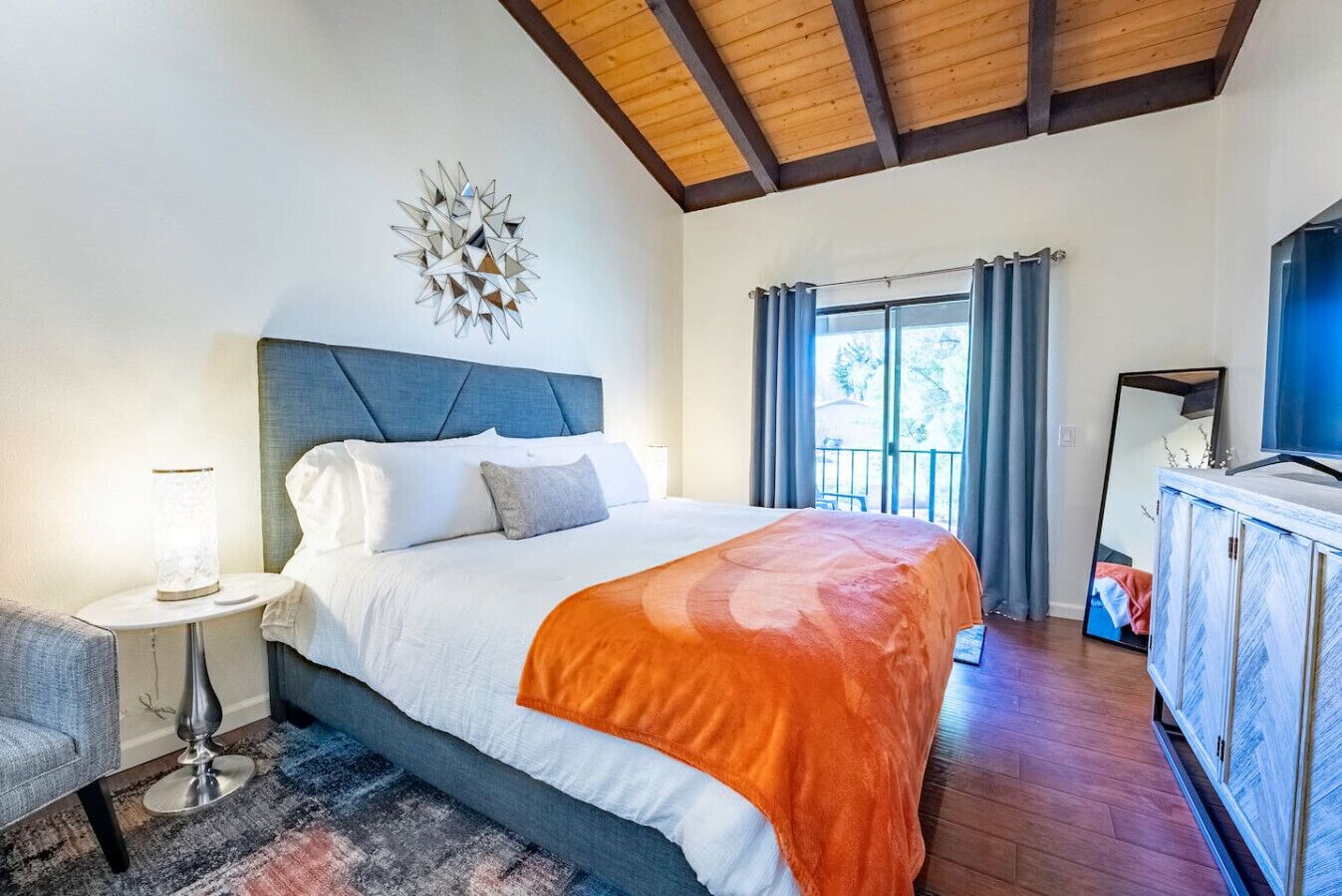 2 bedrooms, desk, iron/ironing board, travel crib