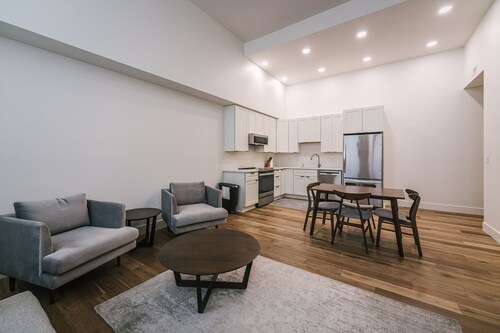 Modern Condo Near Downtown Lincoln + Stadium