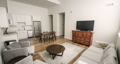 Modern Condo Near Downtown Lincoln + Stadium