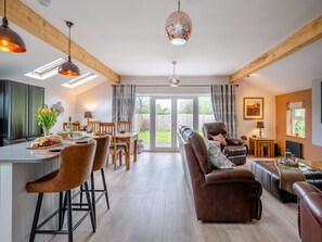 TV - 2 bedroom accommodation in Pilling, near Preston (Pilling, near Preston)