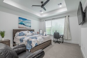 3 bedrooms, desk, iron/ironing board, free WiFi