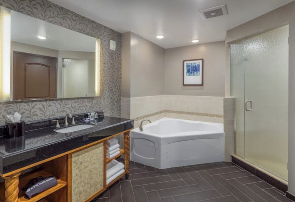 Resort Next to Theme Park  Come Enjoy this Condo!!