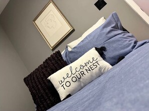 3 slaapkamers, een strijkplank/strijkijzer, gratis wifi, beddengoed
