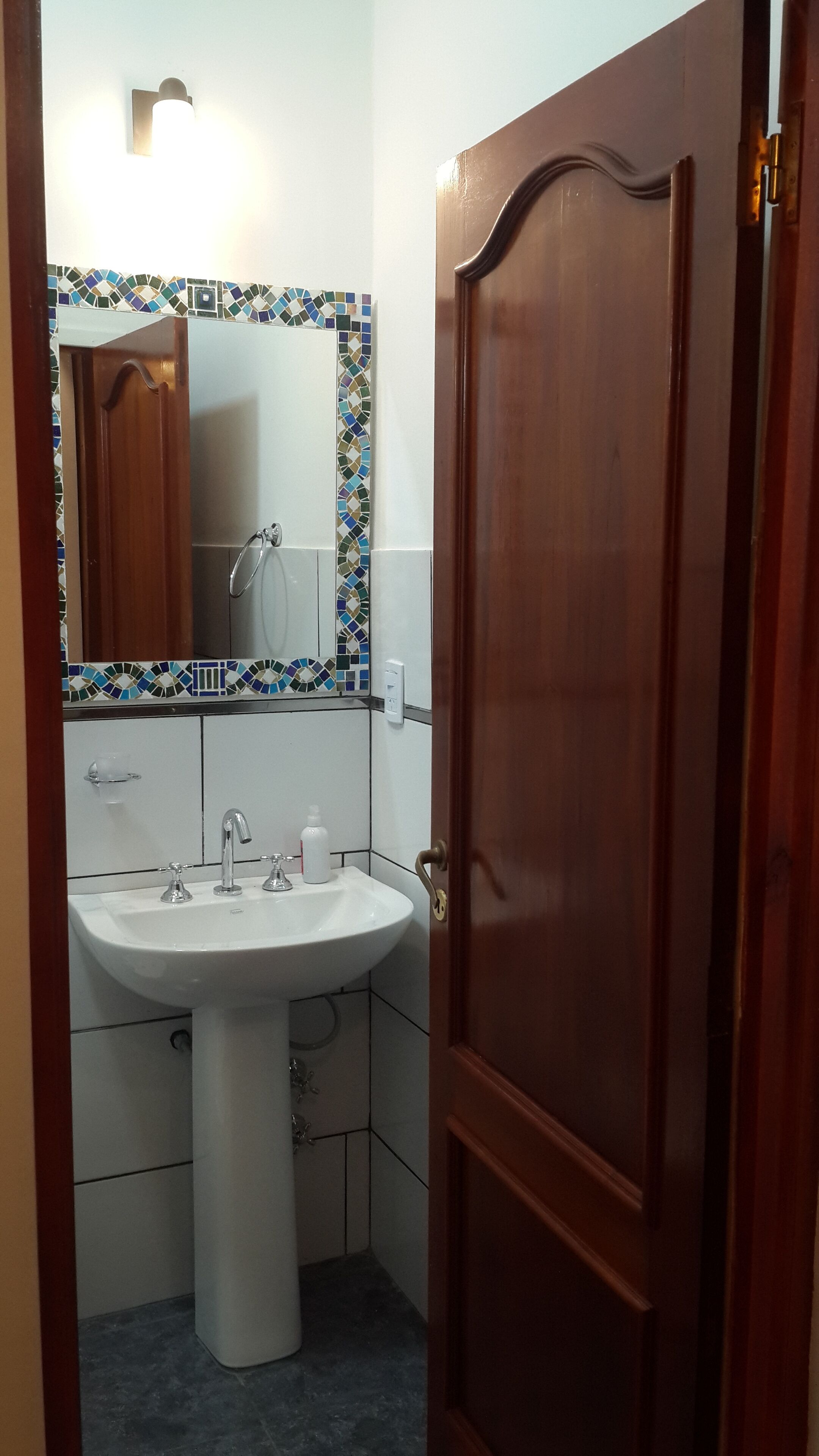 Suite Studio Junior, vue jardin | Salle de bain | Douche, douche à « effet pluie », articles de toilette gratuits, bidet
