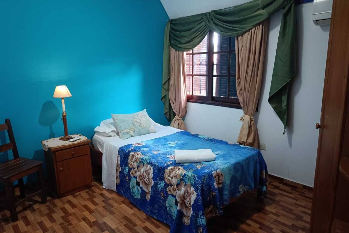 1 chambre, literie de qualité supérieure, couette en duvet d'oie