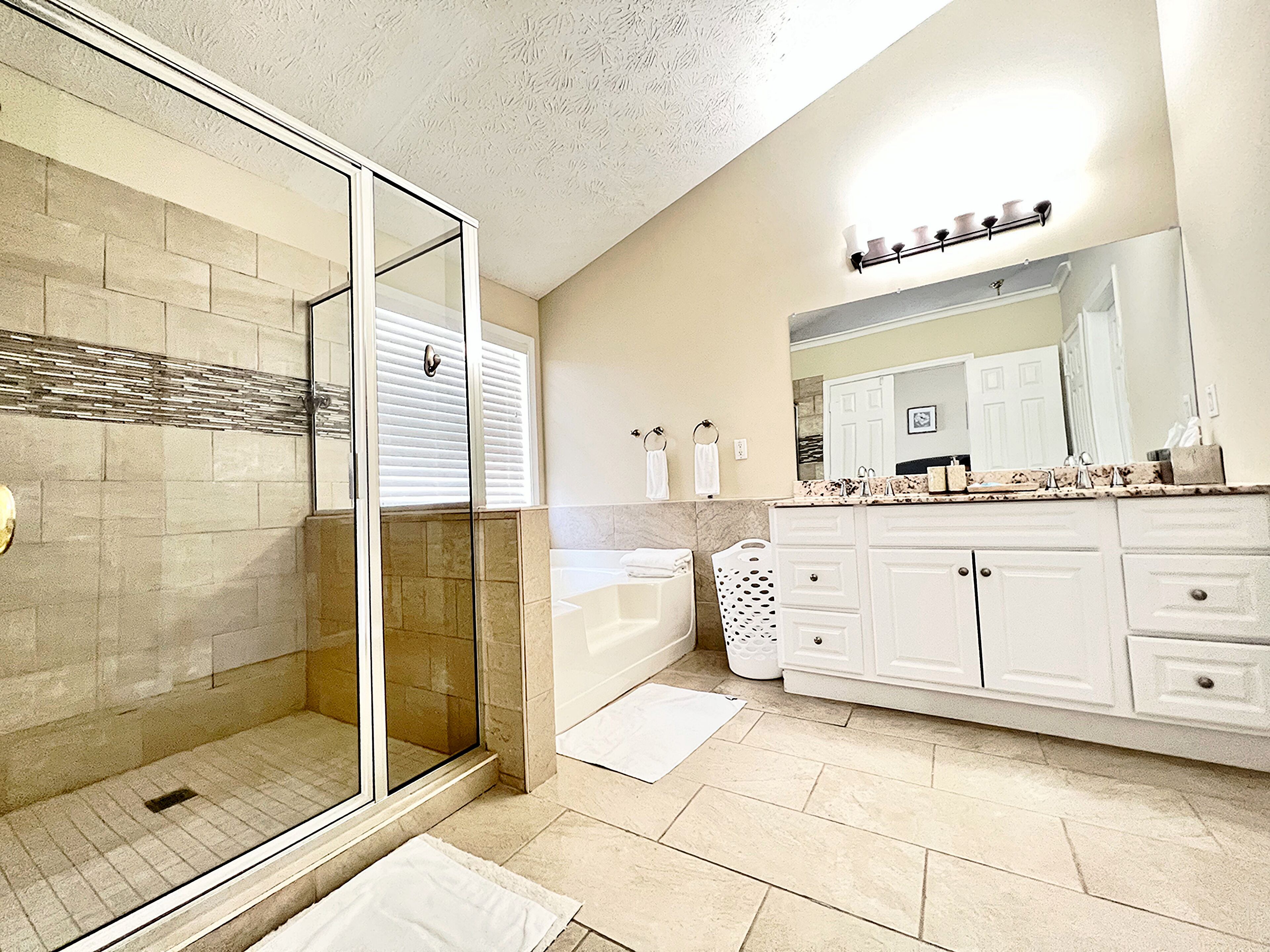 Cozy & Spacious 4 BR/3 Bath Sweet Home in Duluth