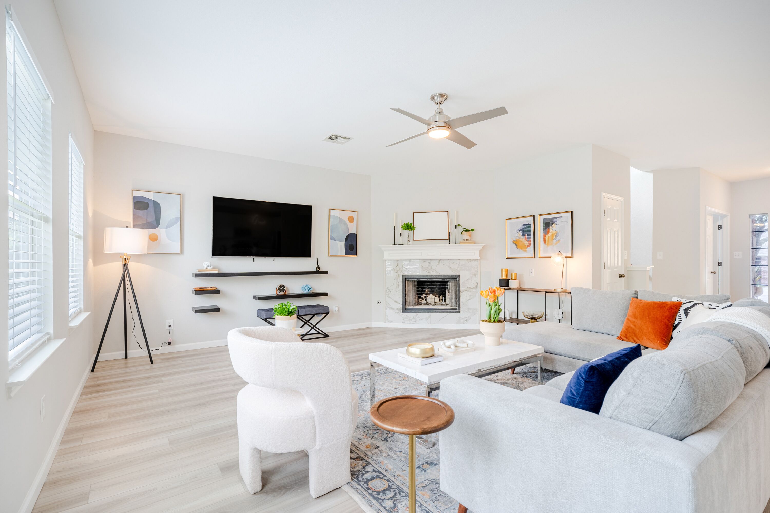 Modern, Bright & Cozy ~ 10 min to Domain & Downtown