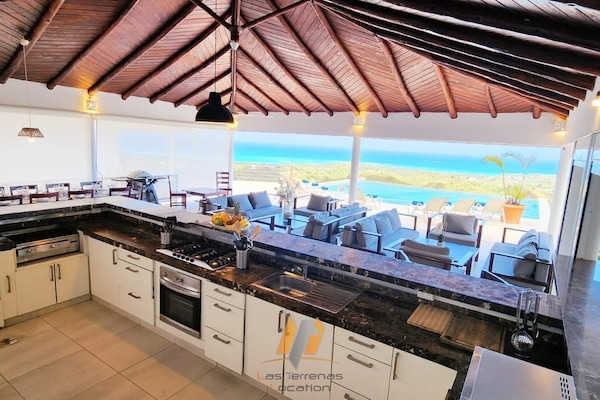 Kjøleskap, mikrobølgeovn, ovn og oppvaskmaskin