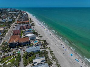 Beach nearby, sun loungers, beach towels - The Luxury Golf Cart Hideaway at IRB - Golf Cart Peaceful hideaway at the Beach (Indian Rocks Beach)