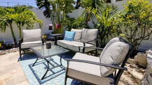 Terrace/patio - The Luxury Golf Cart Hideaway at IRB - Golf Cart Peaceful hideaway at the Beach (Indian Rocks Beach)