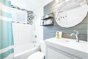 Hair dryer, towels, soap, shampoo - Upscale Home w/ Private Yard (Oceanside)