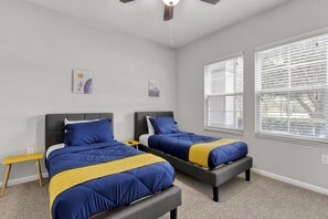 2 bedrooms, iron/ironing board, free WiFi, bed sheets - Boho Oasis 20 min from disney, universal, & more (Windermere)