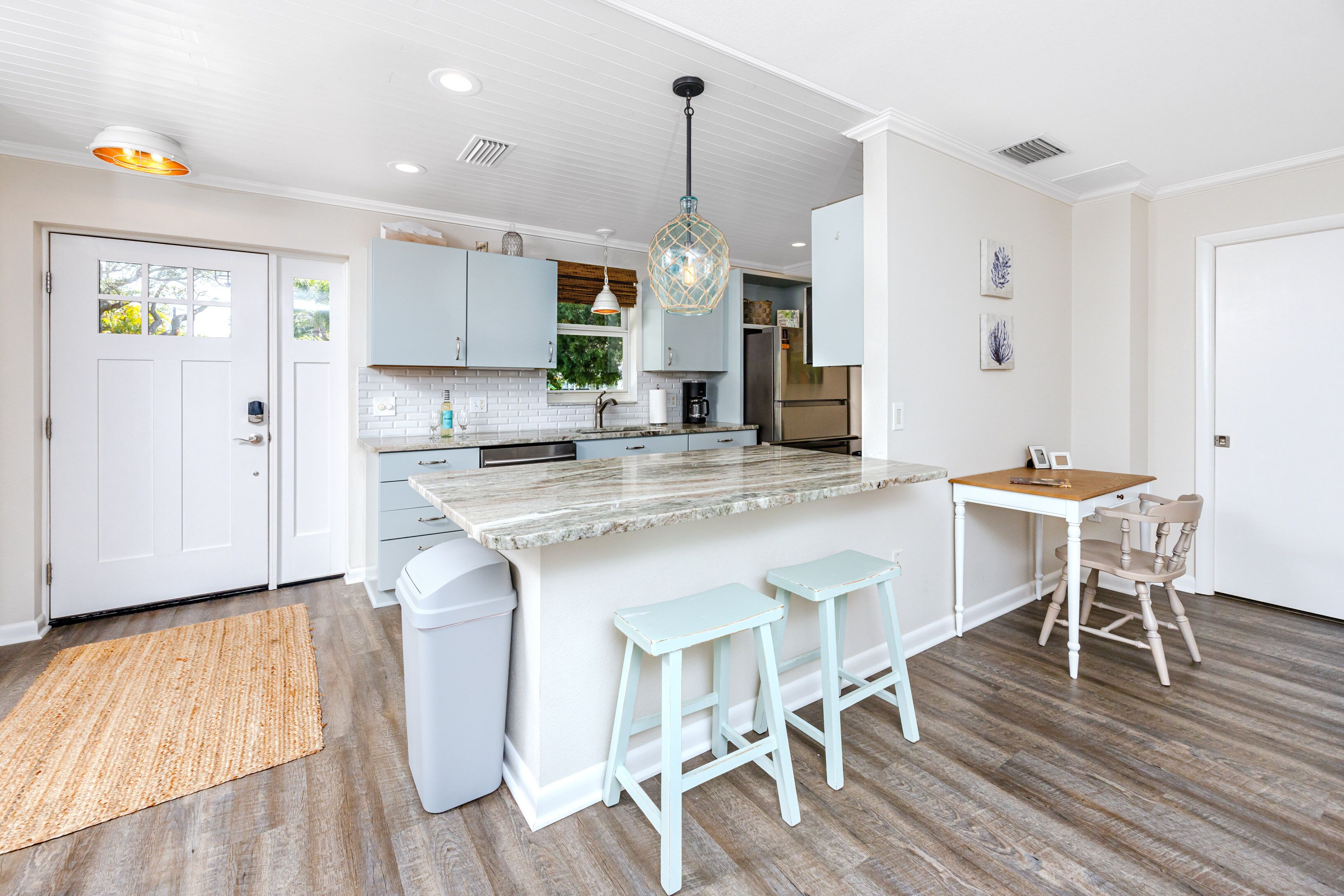 NEW! Beautiful 2/2 Home, 5 mins to Beach, Central Location