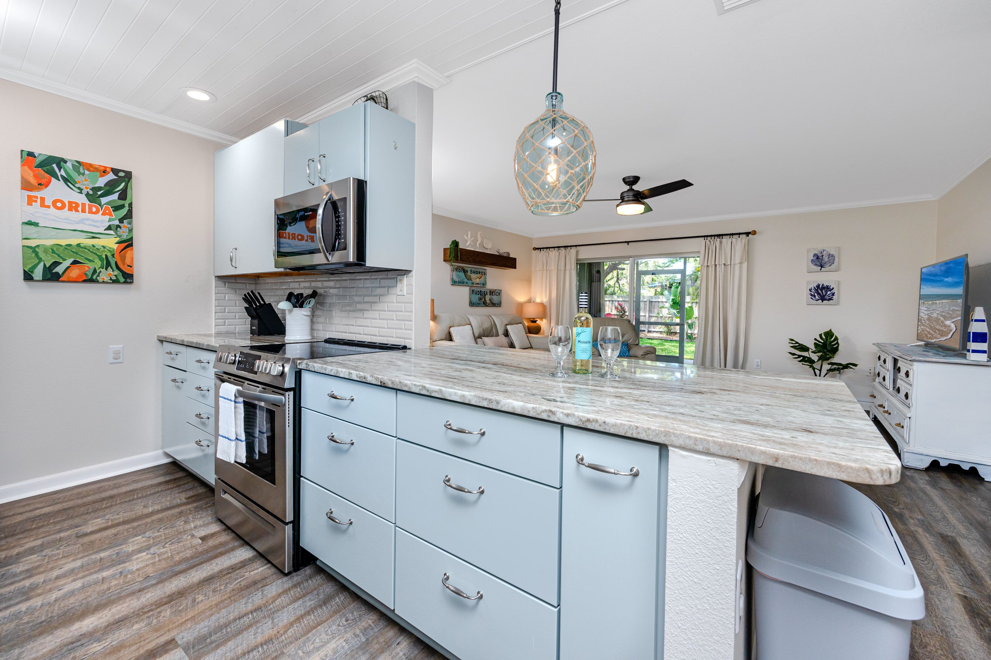 NEW! Beautiful 2/2 Home, 5 mins to Beach, Central Location