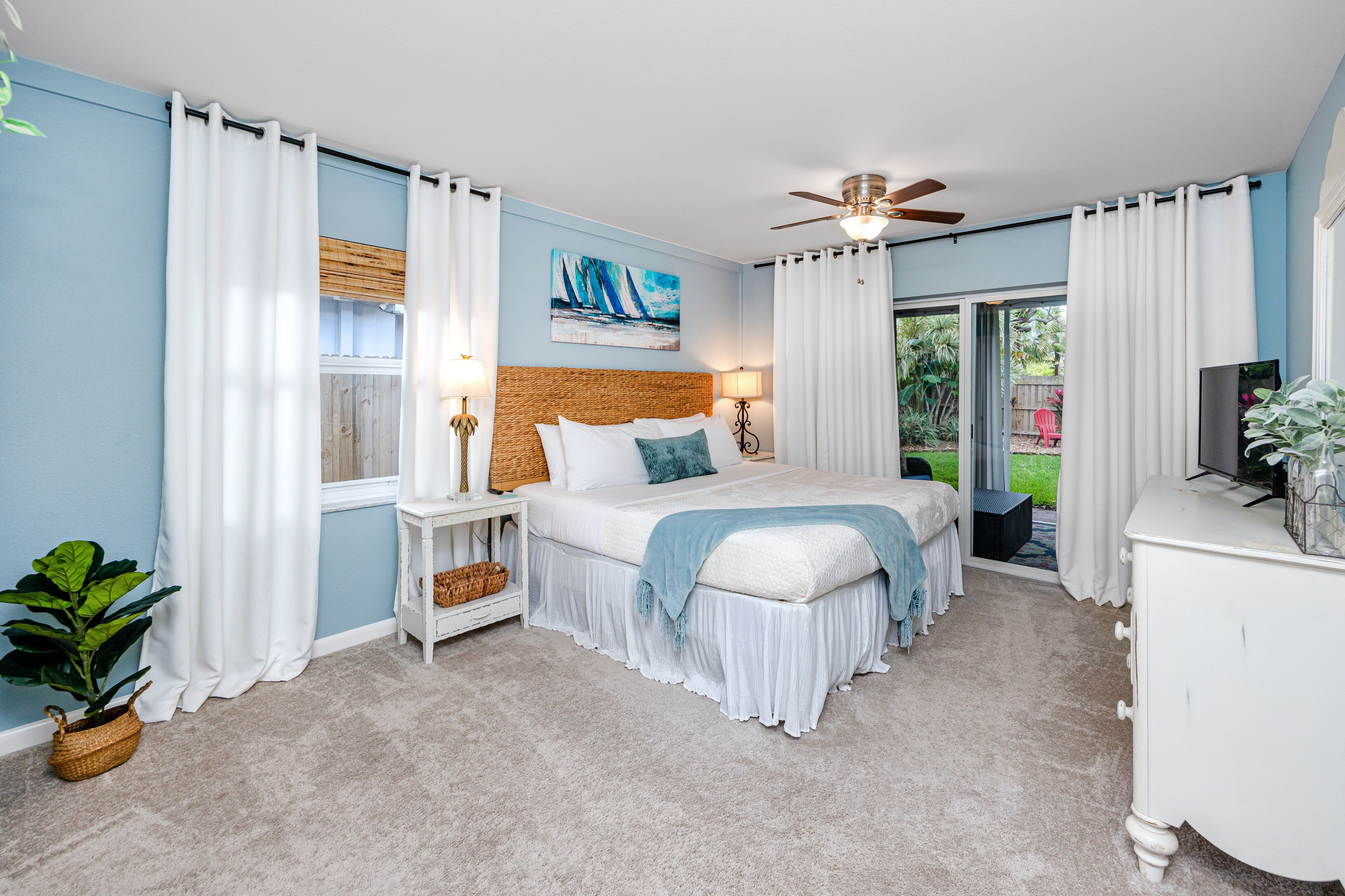 NEW! Beautiful 2/2 Home, 5 mins to Beach, Central Location