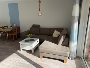 Smart TV, books, stereo