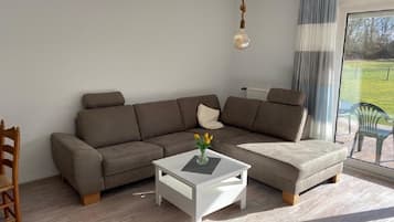 Smart-TV, Bücher, Stereoanlage