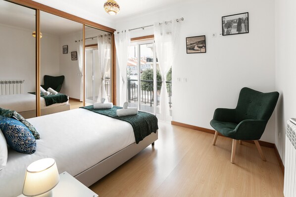 3 chambres, fer et planche Ă repasser, lit parapluie, draps fournis