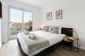 3 dormitorios, tabla de planchar con plancha, cuna de viaje y Internet