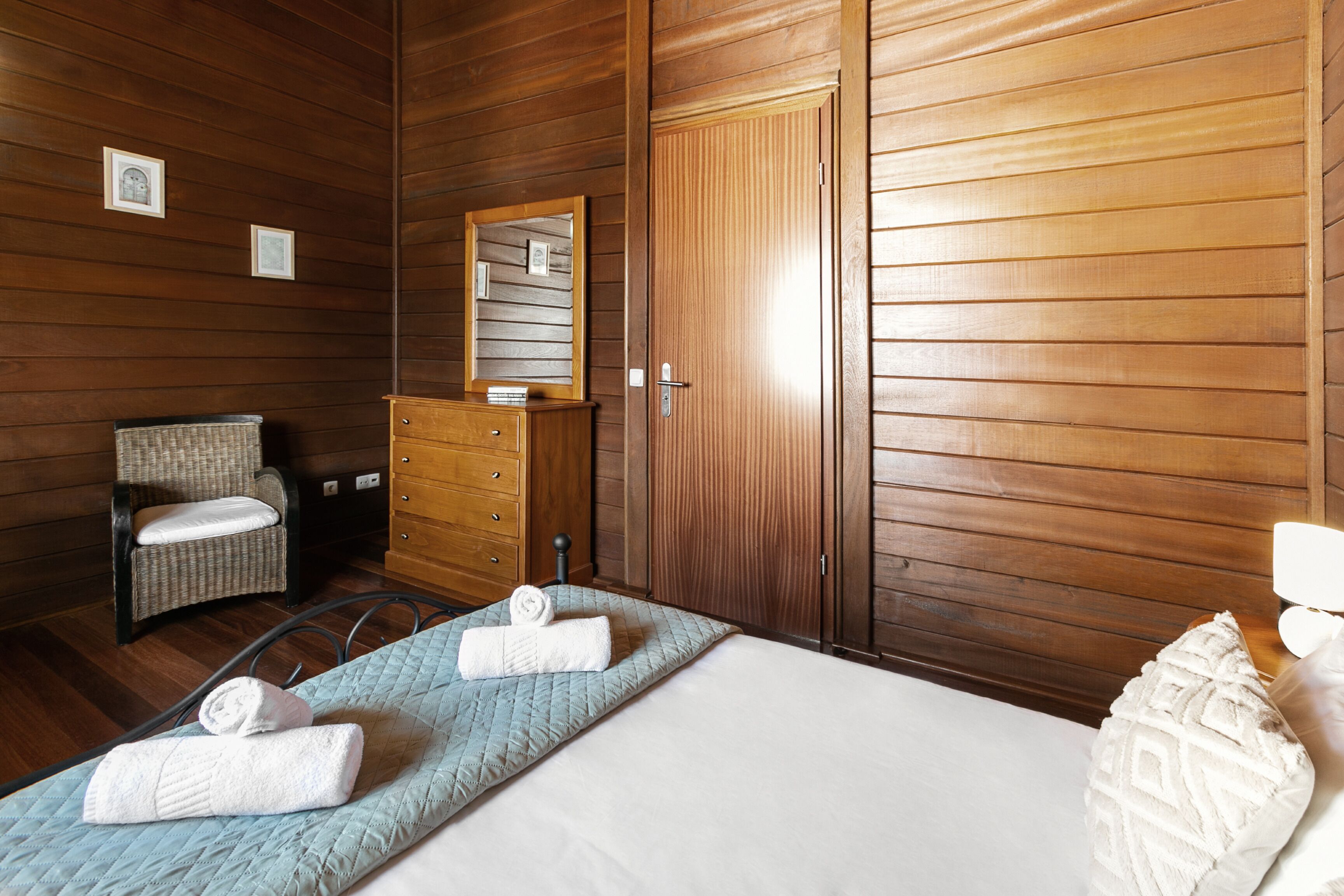 Stylish Rustic Villa - Surf & Golf