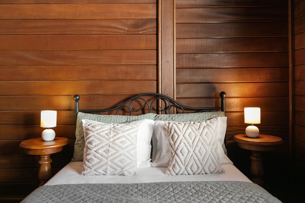 Stylish Rustic Villa - Surf & Golf