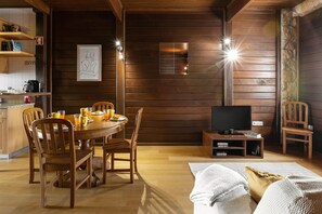 Interior - Unique Wooden Cottage (Óbidos)