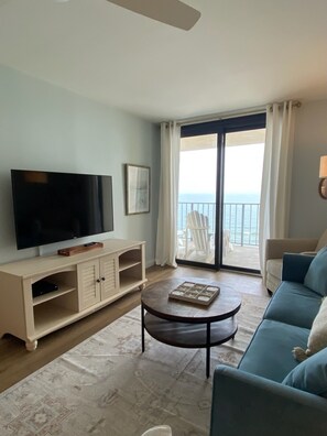 Smart TV - January Special! - Remodeled condo on the beach super close to dining and hiking (Orange Beach)