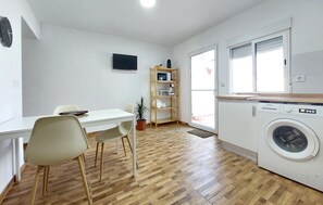 Dining - 3 bedroom stunning home in Ador (Ador)