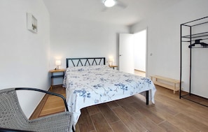 2 bedrooms, iron/ironing board, free WiFi, bed sheets