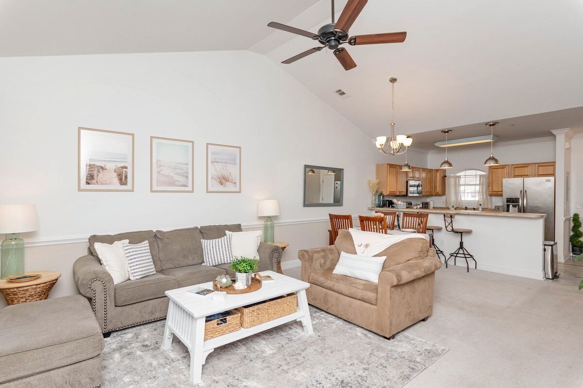 Spacious Condo Near Beach, Golf Course, Pool