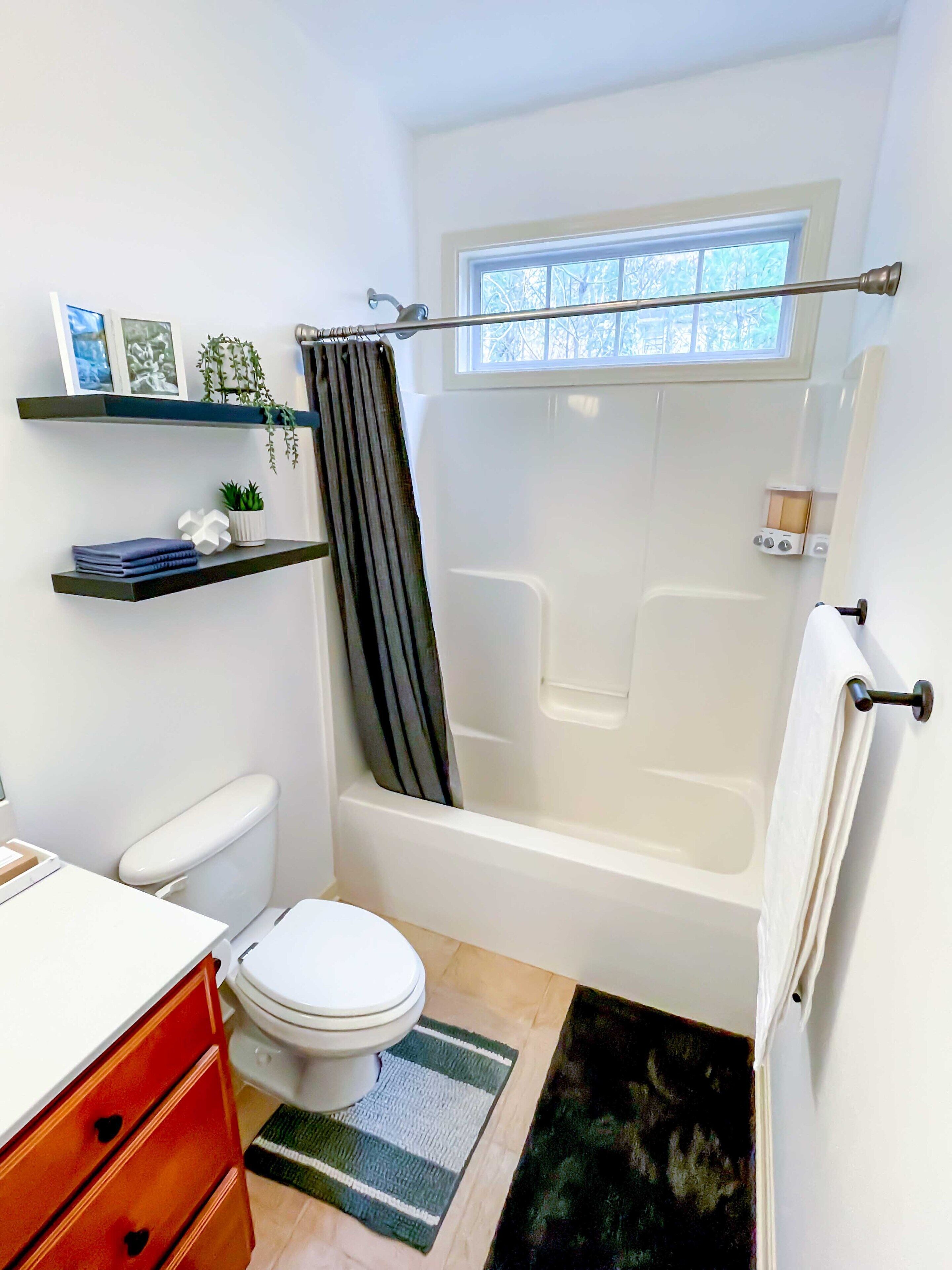 Near Downtown - Full Amenities Kitchen - Hot Tub