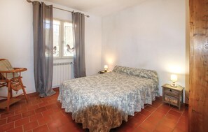 2 bedrooms, iron/ironing board, travel crib, free WiFi