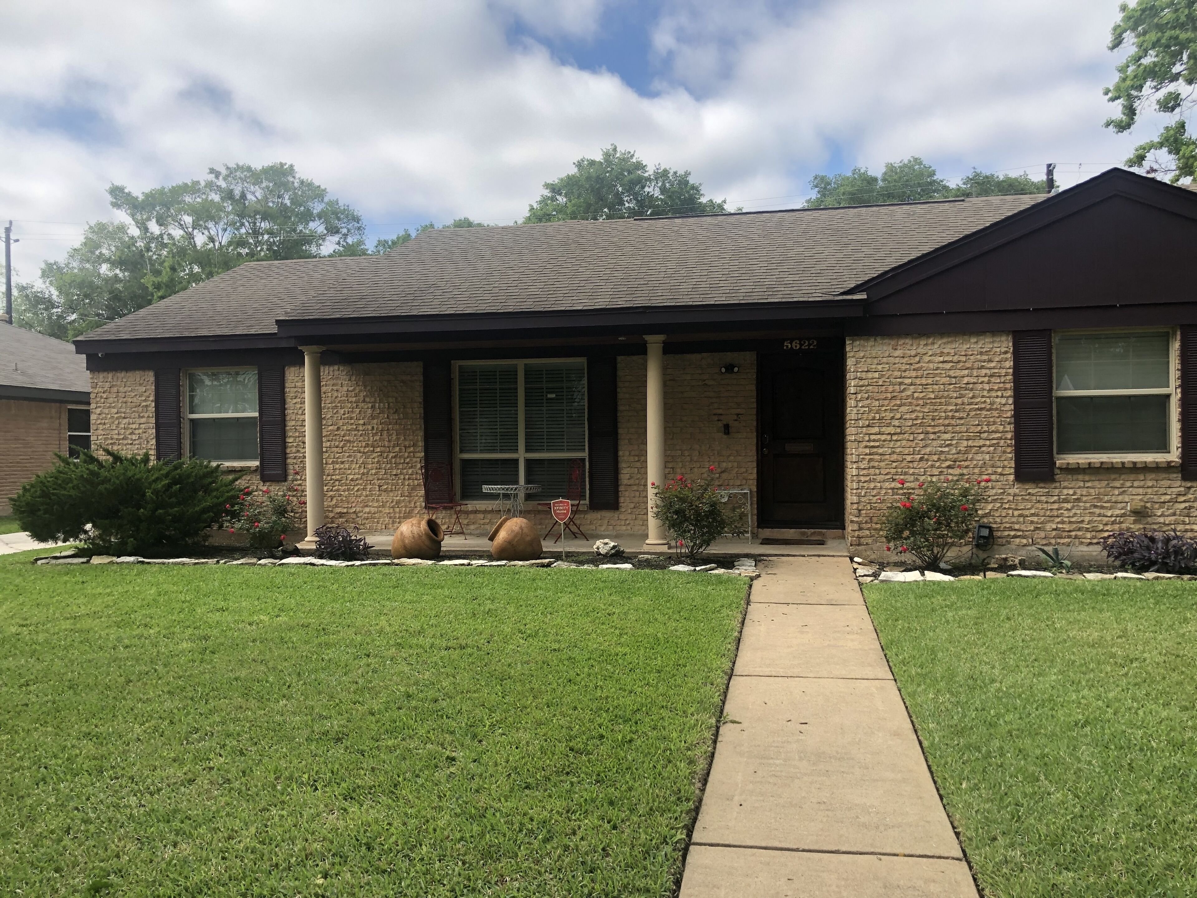 Perfect for roommates and dogs