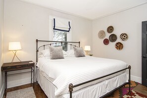 4 bedrooms, desk, iron/ironing board, travel crib