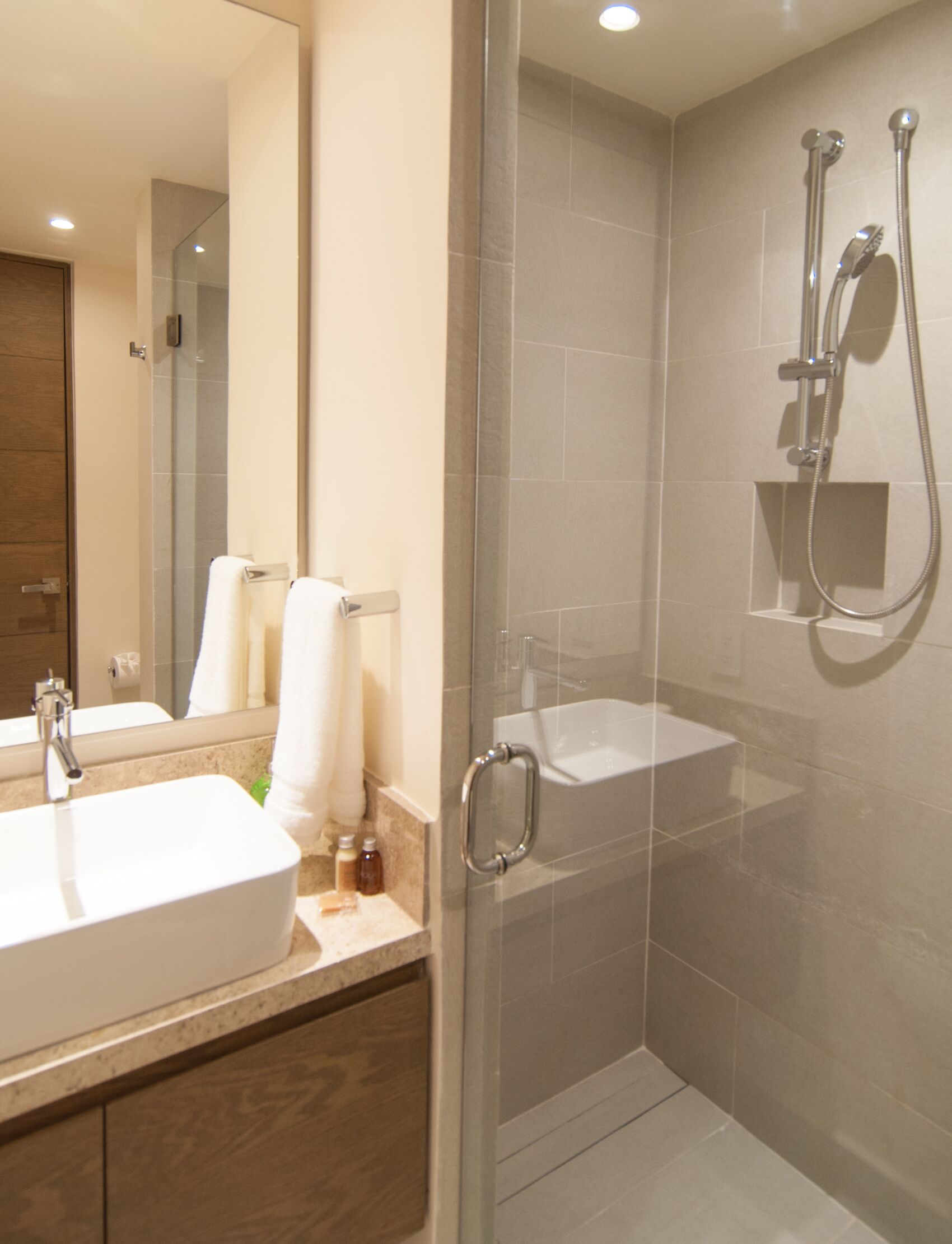 Steps from the Beach Garden Condo