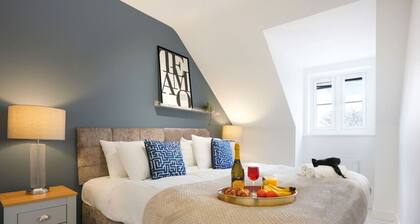 Detached 6 Bedroom House - Free Parking & FastWifi