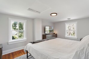 3 makuuhuonetta, silitysrauta/-lauta, ilmainen Wi-Fi, vuodevaatteet