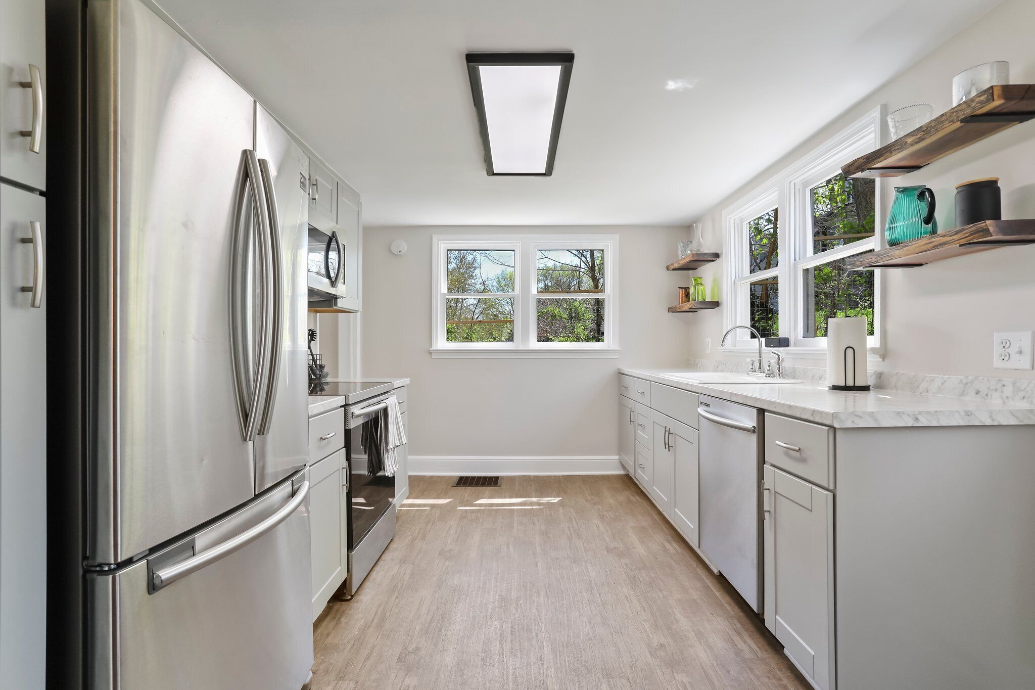 雪櫃、微波爐、焗爐、爐具