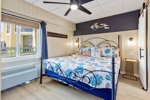 2 bedrooms, WiFi, bed sheets - [Amazing gulf views, 1 BR+bunkroom, free beach chairs, walk to Pier Park] (Panama City Beach)