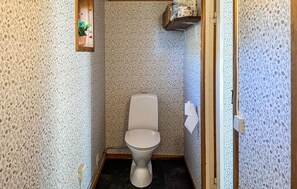 Shower - 2 bedroom nice home in Bredaryd (Bredaryd)