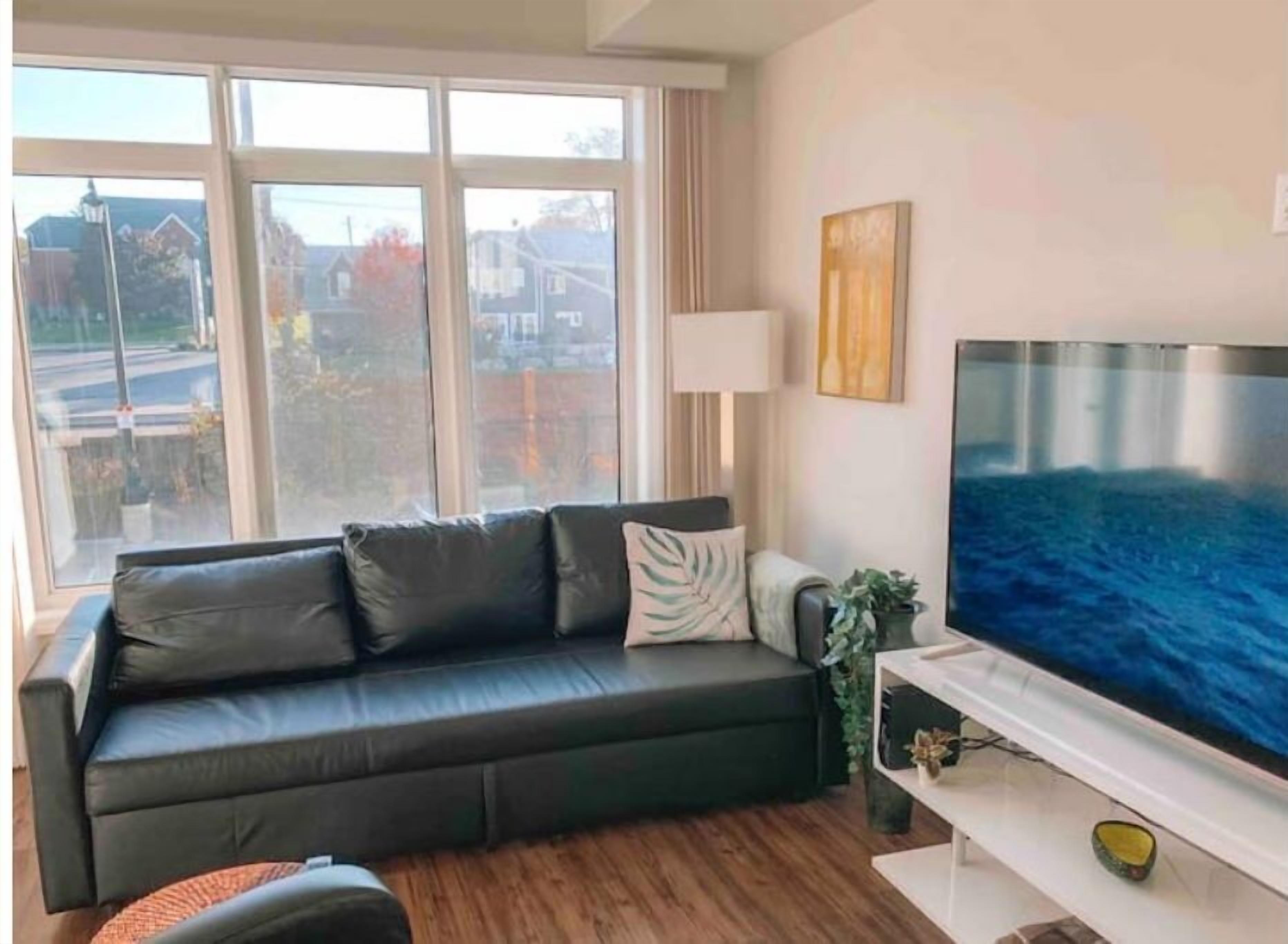 Vineland Townhouse | Wineries | Nature Hikes