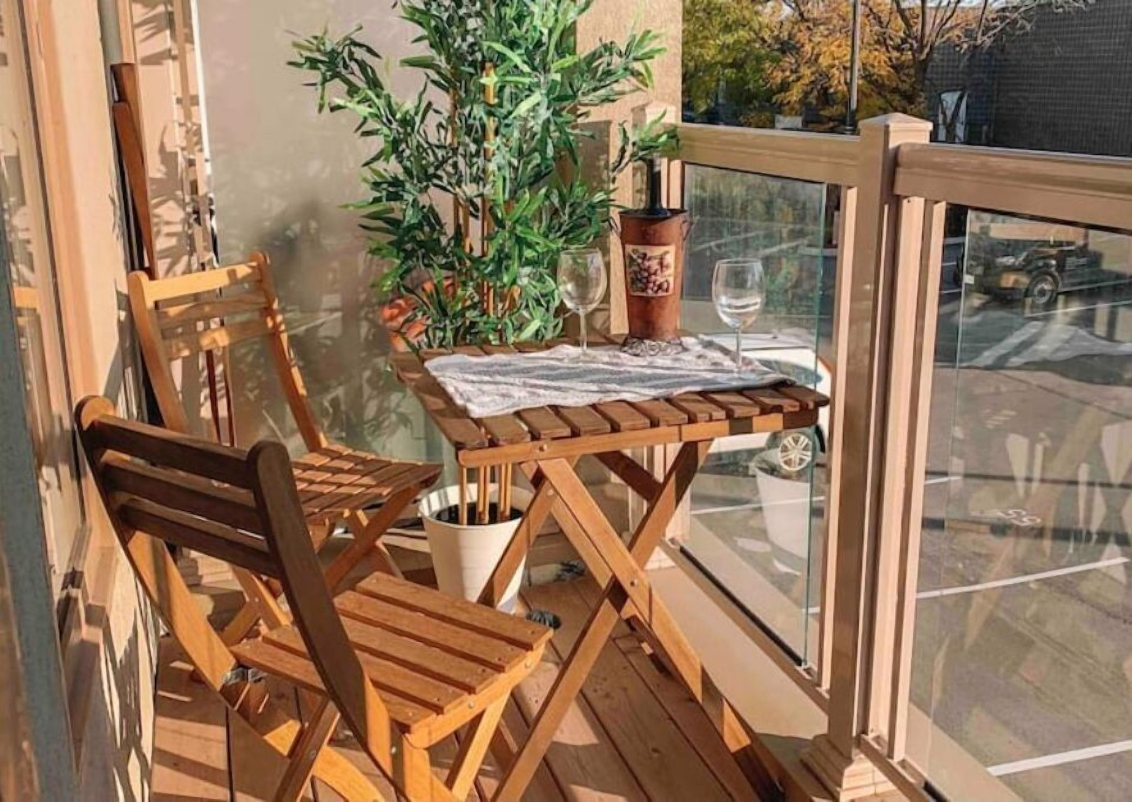 Vineland Townhouse | Wineries | Nature Hikes