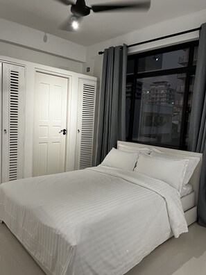 3 bedrooms, desk, iron/ironing board, free WiFi