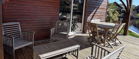 屋外ダイニングエリア