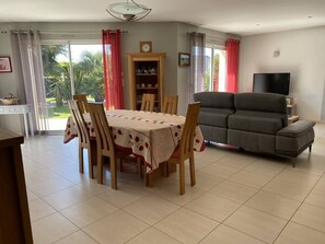 Interior - Large house with Wifi 2 km from the beach, 4 bedrooms, sleeps 6 (ST CAST LE GUILDO)